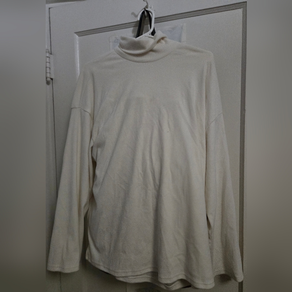 Elegant Women's Cream Turtleneck Sweater
